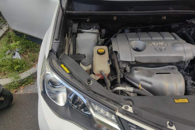 Used Toyota RAV4 2013 2.5L Automatic 4x4 Elite Edition Engine Bay Right