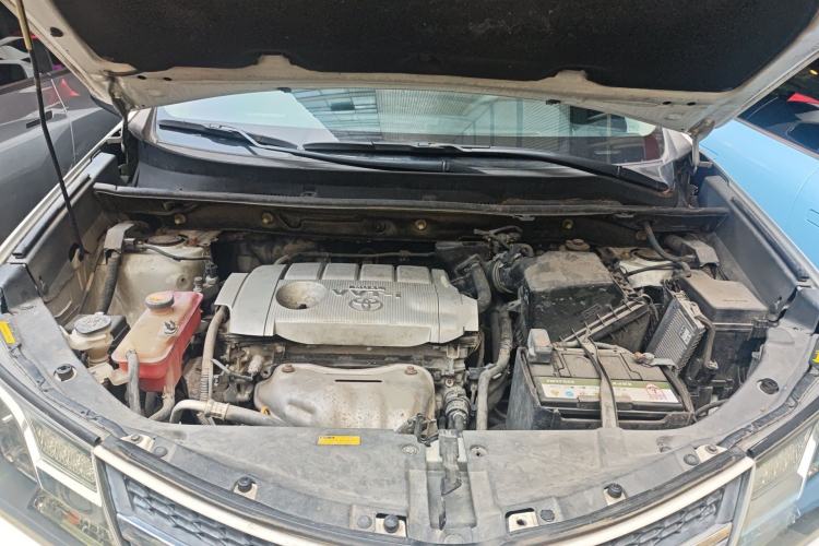 Used Toyota RAV4 2013 2.5L Automatic 4x4 Elite Edition Engine Bay