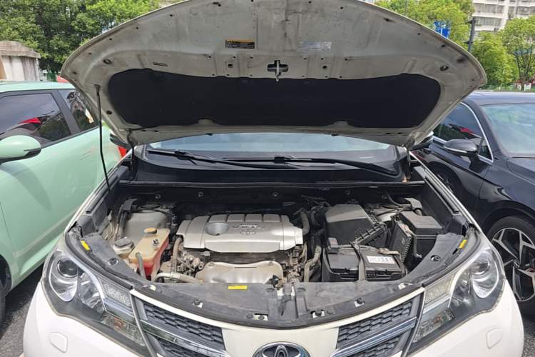 Used Toyota RAV4 2013 2.5L Automatic 4x4 Elite Edition Engine Bay