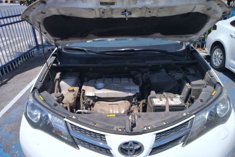 Used Toyota RAV4 2013 2.5L Automatic 4x4 Elite Edition Engine Bay