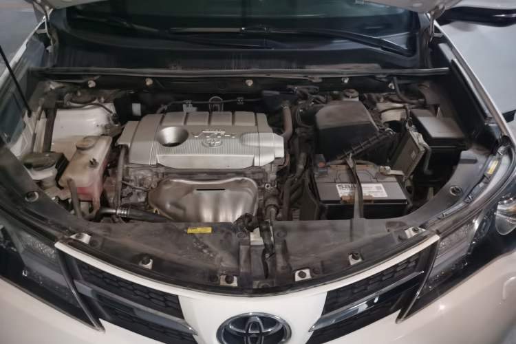 Used Toyota RAV4 2013 2.5L Automatic 4x4 Elite Edition Engine Bay