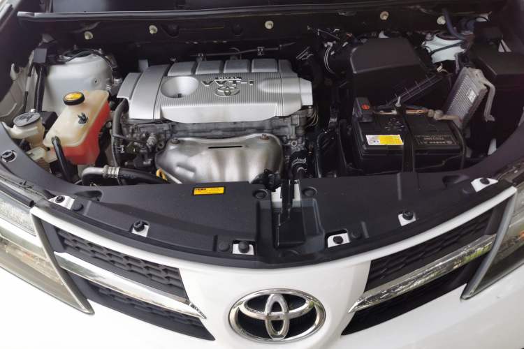 Used Toyota RAV4 2013 2.5L Automatic 4x4 Elite Edition Engine Bay