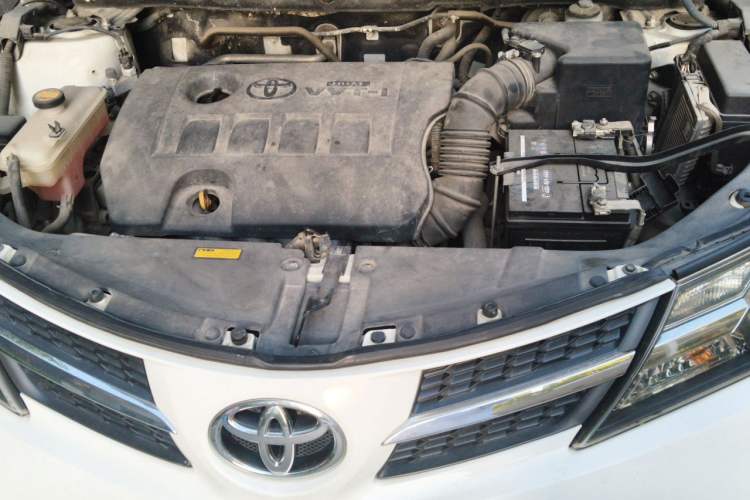 Used Toyota RAV4 2013 2.0L CVT Four-Wheel Drive New Edition Engine Bay
