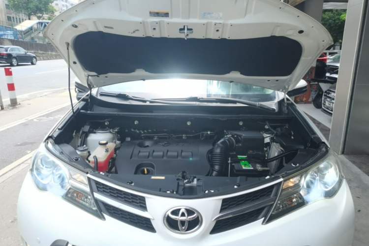 Used Toyota RAV4 2013 2.0L CVT Two-Wheel Drive Urban Edition Engine Bay