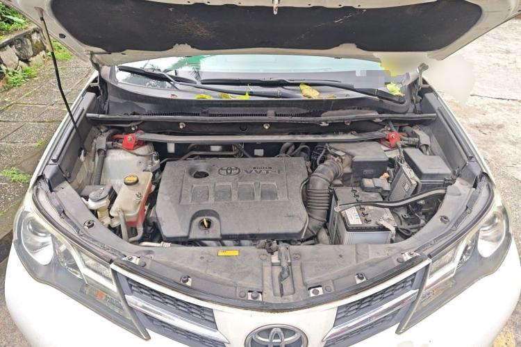 Used Toyota RAV4 2013 2.0L CVT Two-Wheel Drive Urban Edition Engine Bay