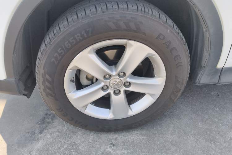 Used Toyota RAV4 2013 2.0L CVT Four-Wheel Drive Fashion Edition Exterior 1