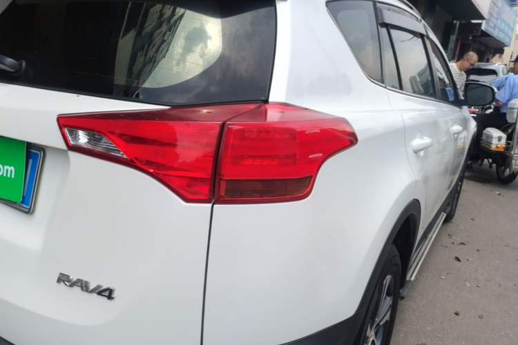 Used Toyota RAV4 2013 2.0L CVT Two-Wheel Drive Urban Edition Exterior 3