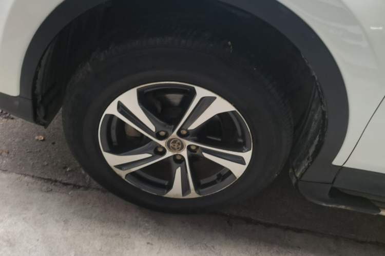 Used Toyota RAV4 2013 2.0L CVT Two-Wheel Drive Urban Edition Exterior 4