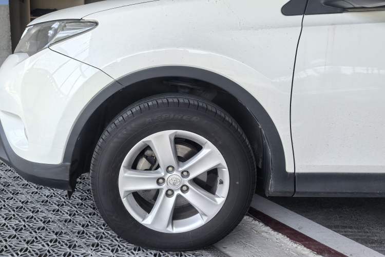 Used Toyota RAV4 2013 2.0L CVT Four-Wheel Drive New Edition Exterior 6