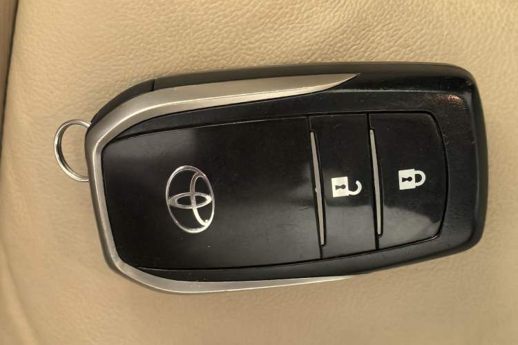 Used Toyota RAV4 2013 2.0L CVT Four-Wheel Drive New Edition Exterior 7