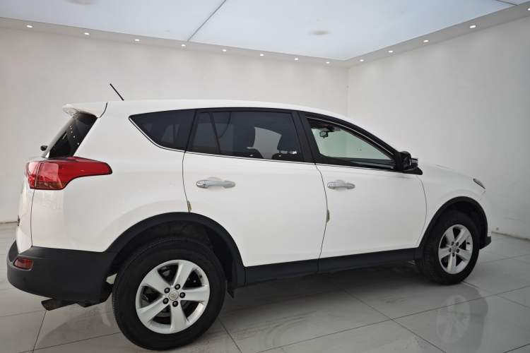 Used Toyota RAV4 2013 2.0L CVT Four-Wheel Drive New Edition Exterior 9