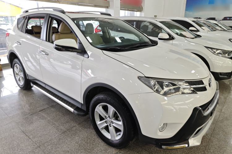 Used Toyota RAV4 2013 2.0L CVT Four-Wheel Drive New Edition Front Right 45 Deg