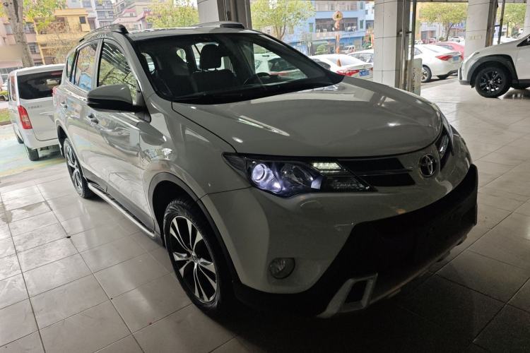 Used Toyota RAV4 2013 2.5L Automatic 4x4 Luxury Edition Front Right 45 Deg