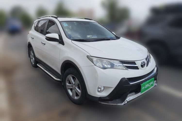 Used Toyota RAV4 2013 2.0L CVT Four-Wheel Drive Fashion Edition Front Right 45 Deg