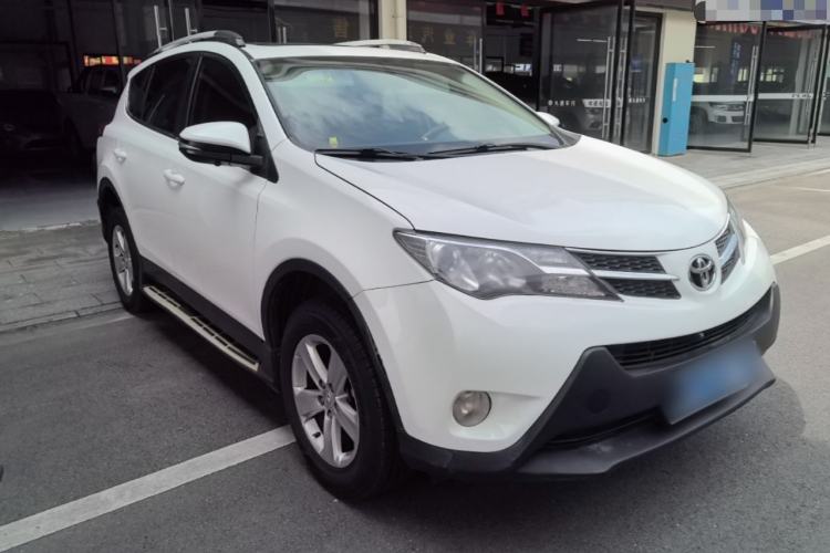 Used Toyota RAV4 2013 2.0L CVT Four-Wheel Drive Fashion Edition Front Right 45 Deg