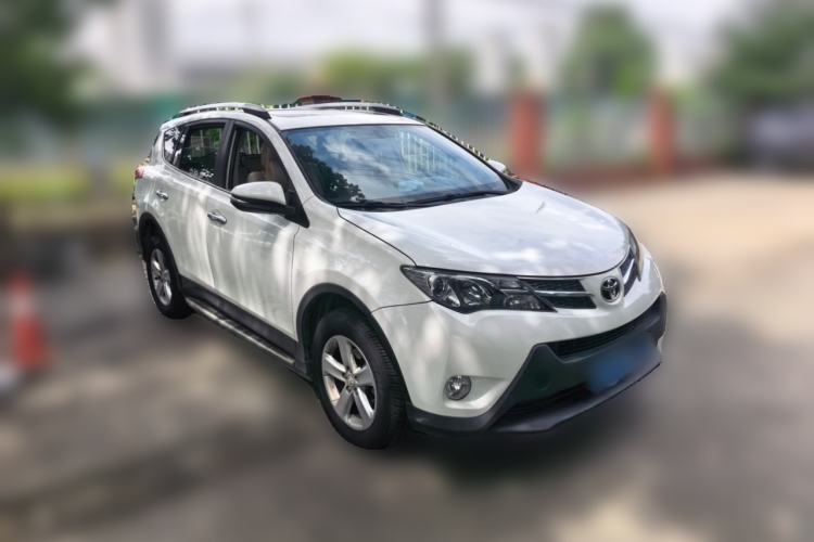 Used Toyota RAV4 2013 2.0L CVT Four-Wheel Drive New Edition Front Right 45 Deg