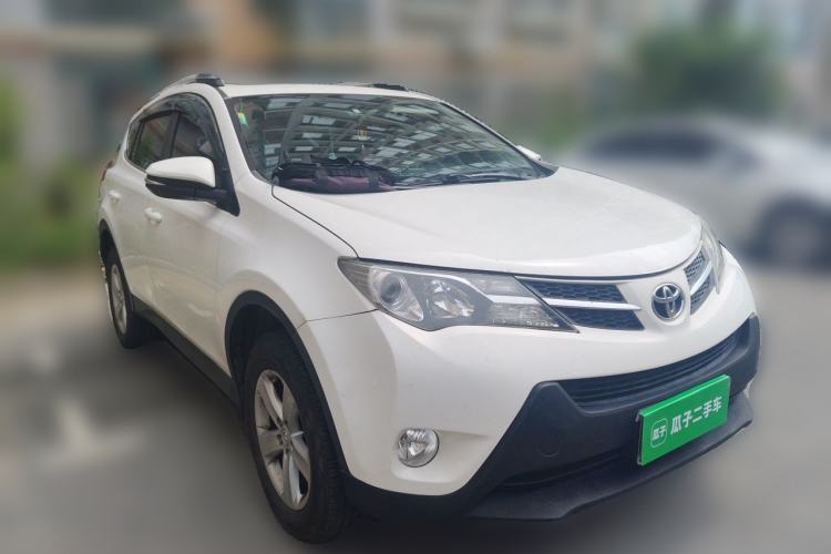 Used Toyota RAV4 2013 2.0L CVT Four-Wheel Drive Fashion Edition Front Right 45 Deg