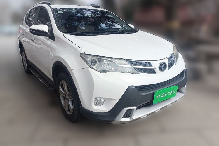 Used Toyota RAV4 2013 2.0L CVT Four-Wheel Drive New Edition Front Right 45 Deg