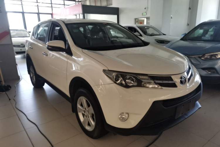 Used Toyota RAV4 2013 2.5L Automatic 4x4 Elite Edition Front Right 45 Deg