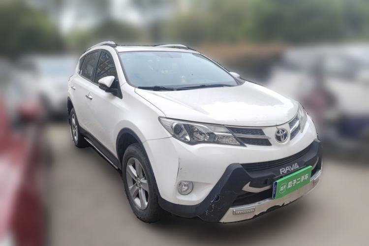 Used Toyota RAV4 2013 2.0L CVT Four-Wheel Drive New Edition Front Right 45 Deg