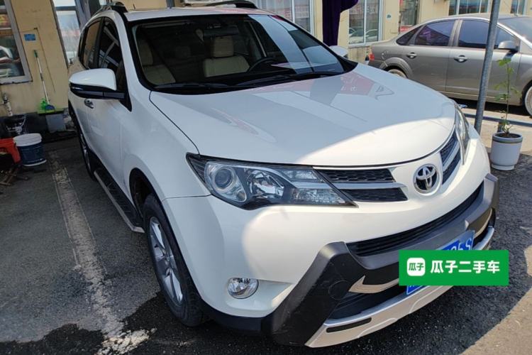 Used Toyota RAV4 2013 2.0L CVT Four-Wheel Drive New Edition Front Right 45 Deg