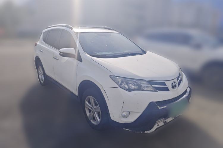 Used Toyota RAV4 2013 2.0L CVT Four-Wheel Drive New Edition Front Right 45 Deg
