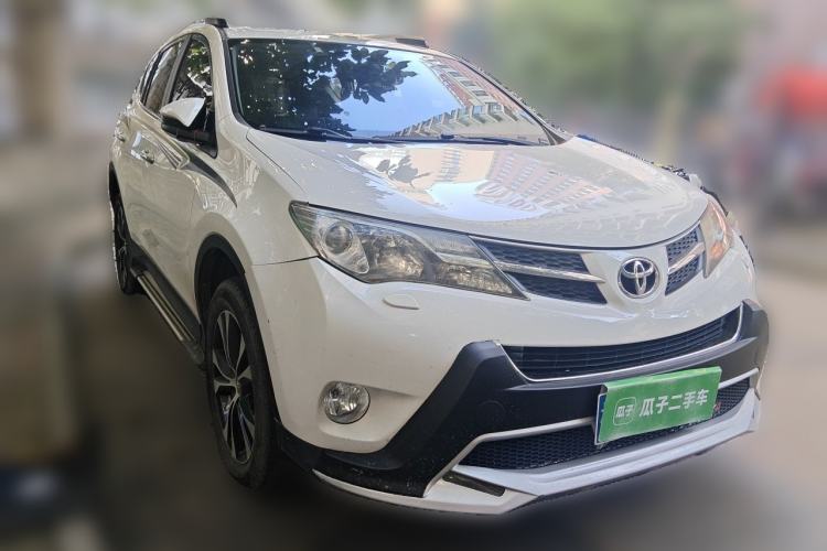 Used Toyota RAV4 2013 2.5L Automatic 4x4 Luxury Edition Front Right 45 Deg