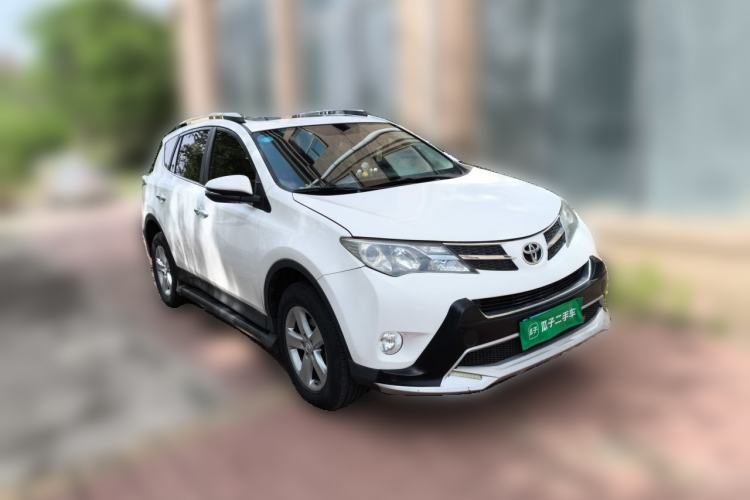Used Toyota RAV4 2013 2.0L CVT Four-Wheel Drive New Edition Front Right 45 Deg
