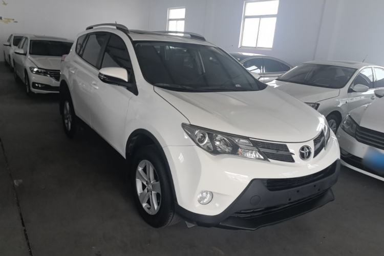 Used Toyota RAV4 2013 2.0L CVT Four-Wheel Drive Fashion Edition Front Right 45 Deg