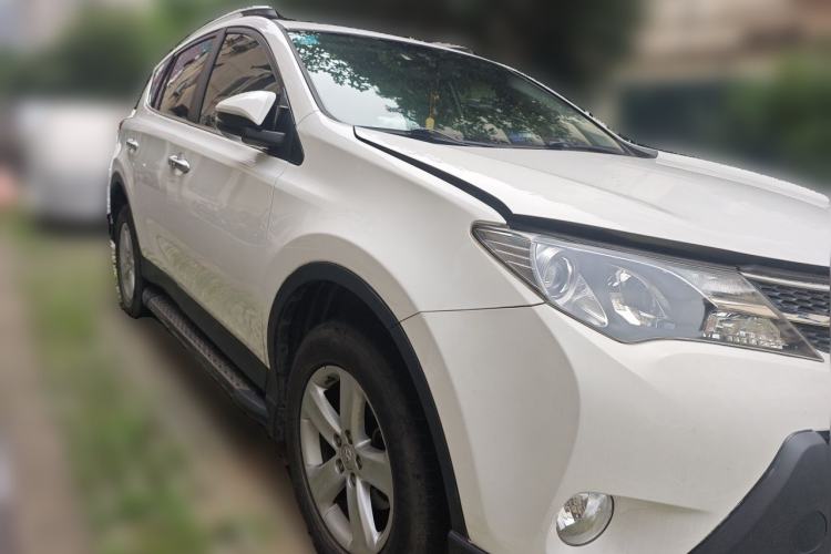 Used Toyota RAV4 2013 2.0L CVT Four-Wheel Drive New Edition Front Right 45 Deg