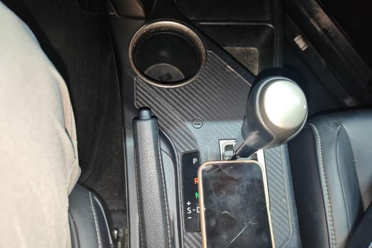 Used Toyota RAV4 2013 2.5L Automatic 4x4 Elite Edition Gear Lever