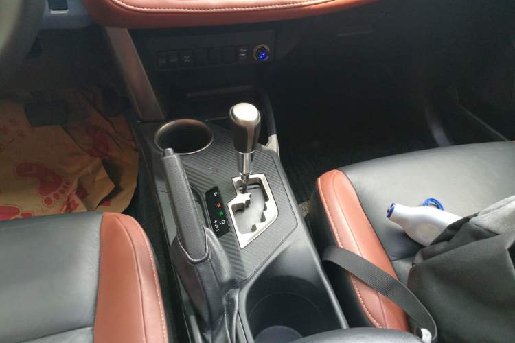 Used Toyota RAV4 2013 2.5L Automatic 4x4 Elite Edition Gear Lever