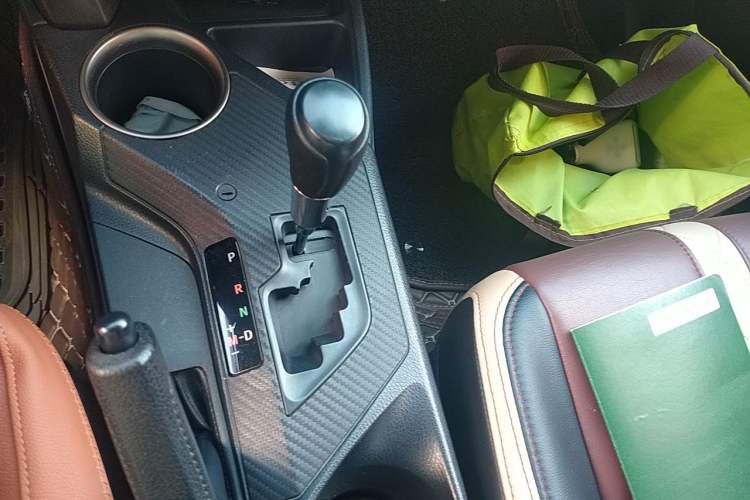 Used Toyota RAV4 2013 2.0L CVT Two-Wheel Drive Urban Edition Gear Lever