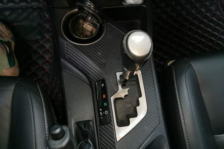 Used Toyota RAV4 2013 2.5L Automatic 4x4 Elite Edition Gear Lever