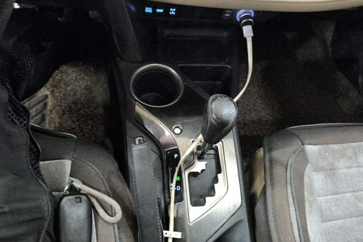 Used Toyota RAV4 2013 2.5L Automatic 4x4 Elite Edition Gear Lever