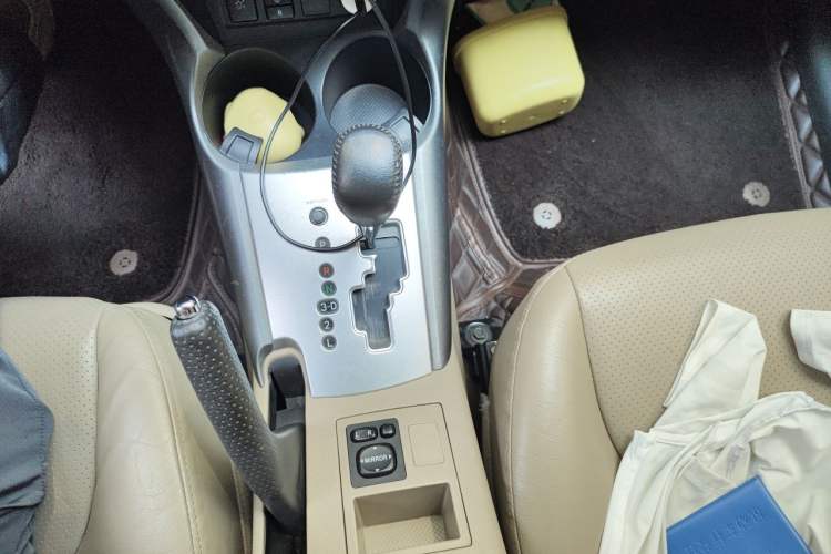 Used Toyota RAV4 2013 Special Edition 2.4L Automatic 4x4 Prestige Gear Lever