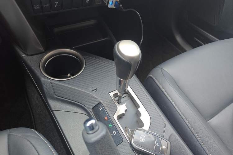 Used Toyota RAV4 2013 2.5L Automatic 4x4 Luxury Edition Gear Lever