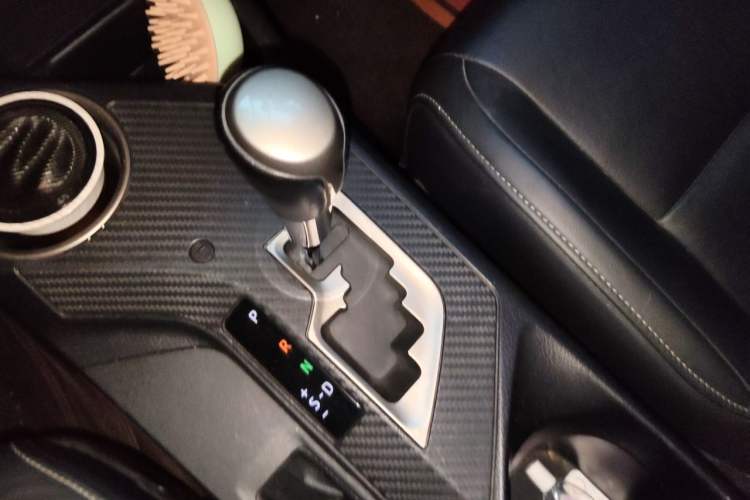 Used Toyota RAV4 2013 2.5L Automatic 4x4 Elite Edition Gear Lever