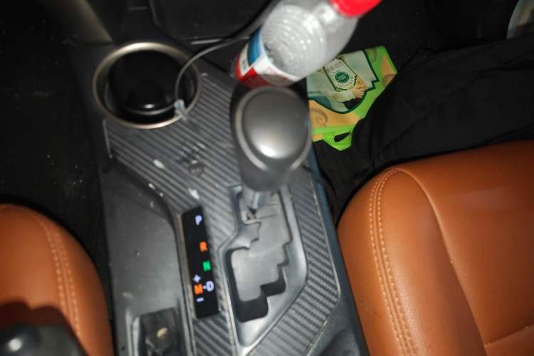 Used Toyota RAV4 2013 2.0L CVT Two-Wheel Drive Urban Edition Gear Lever