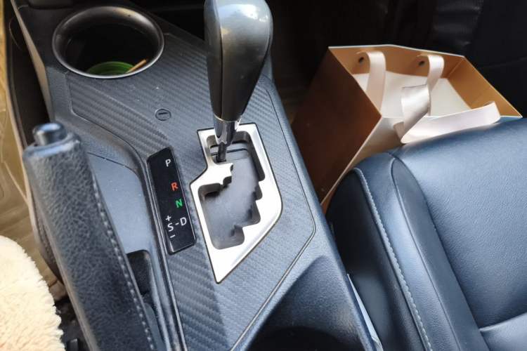 Used Toyota RAV4 2013 2.5L Automatic 4x4 Elite Edition Gear Lever