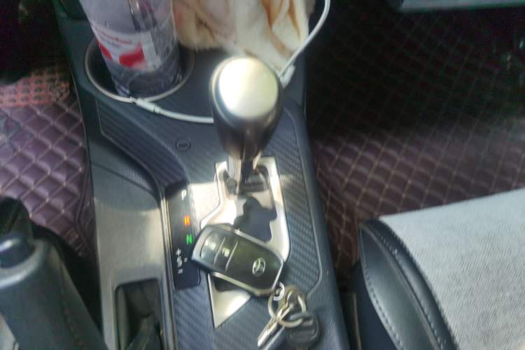 Used Toyota RAV4 2013 2.5L Automatic 4x4 Elite Edition Gear Lever