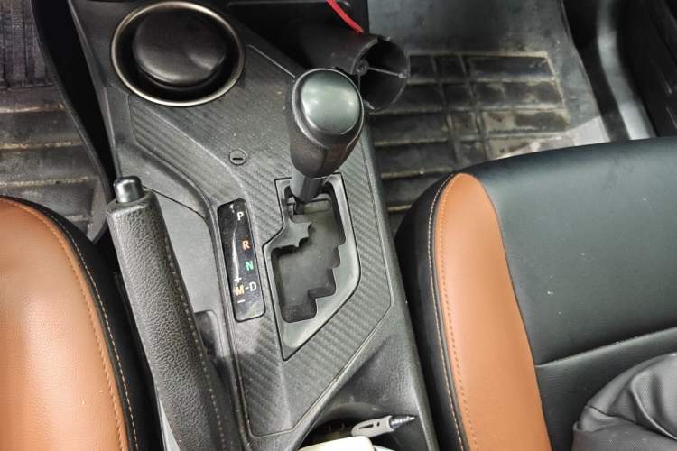 Used Toyota RAV4 2013 2.0L CVT Two-Wheel Drive Urban Edition Gear Lever
