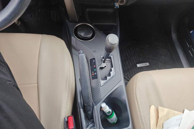 Used Toyota RAV4 2013 2.0L CVT Two-Wheel Drive Urban Edition Gear Lever