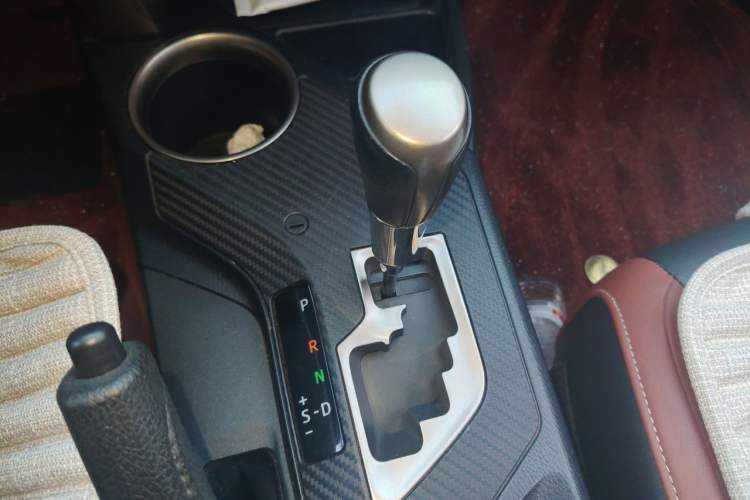 Used Toyota RAV4 2013 2.5L Automatic 4x4 Elite Edition Gear Lever