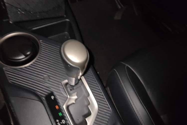 Used Toyota RAV4 2013 2.5L Automatic 4x4 Elite Edition Gear Lever