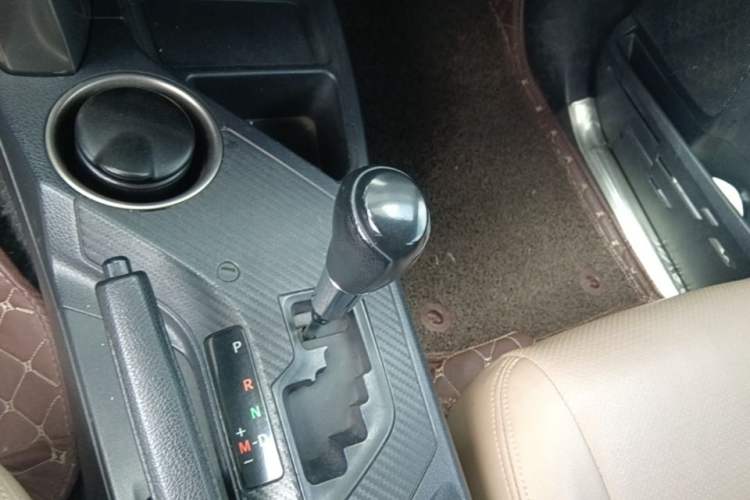 Used Toyota RAV4 2013 2.0L CVT Two-Wheel Drive Urban Edition Gear Lever