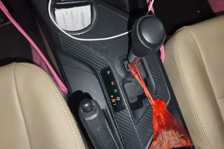 Used Toyota RAV4 2013 2.0L CVT Two-Wheel Drive Urban Edition Gear Lever
