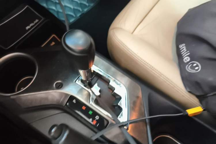 Used Toyota RAV4 2013 2.0L CVT Two-Wheel Drive Urban Edition Gear Lever
