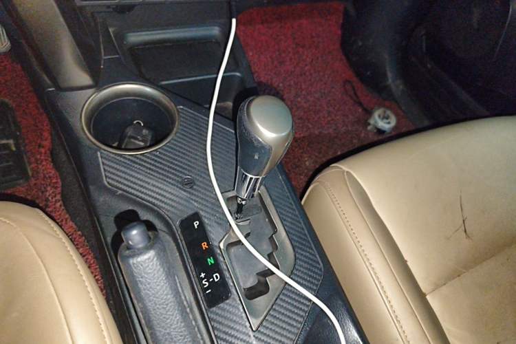 Used Toyota RAV4 2013 2.5L Automatic 4x4 Elite Edition Gear Lever