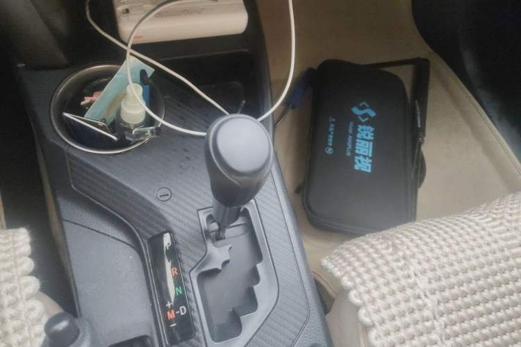 Used Toyota RAV4 2013 2.0L CVT Two-Wheel Drive Urban Edition Gear Lever